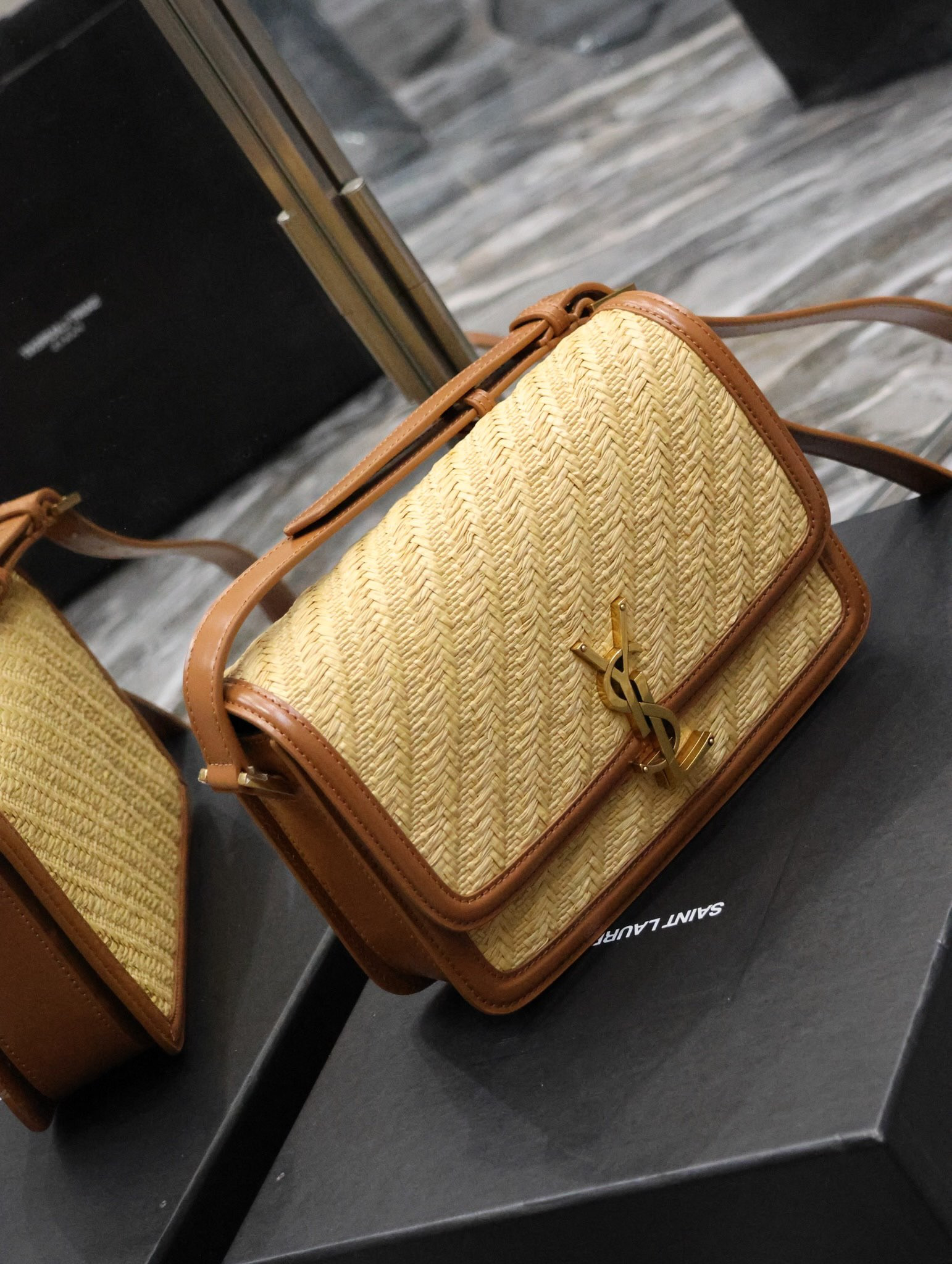 YSL SOLFERINO MEDIUM SATCHEL IN RAFFIA AND VEGETABLE-TANNED LEATHER NATURAL SAND AND BRICK 9.8 X 6.7 X 2 INCHES - Image 3