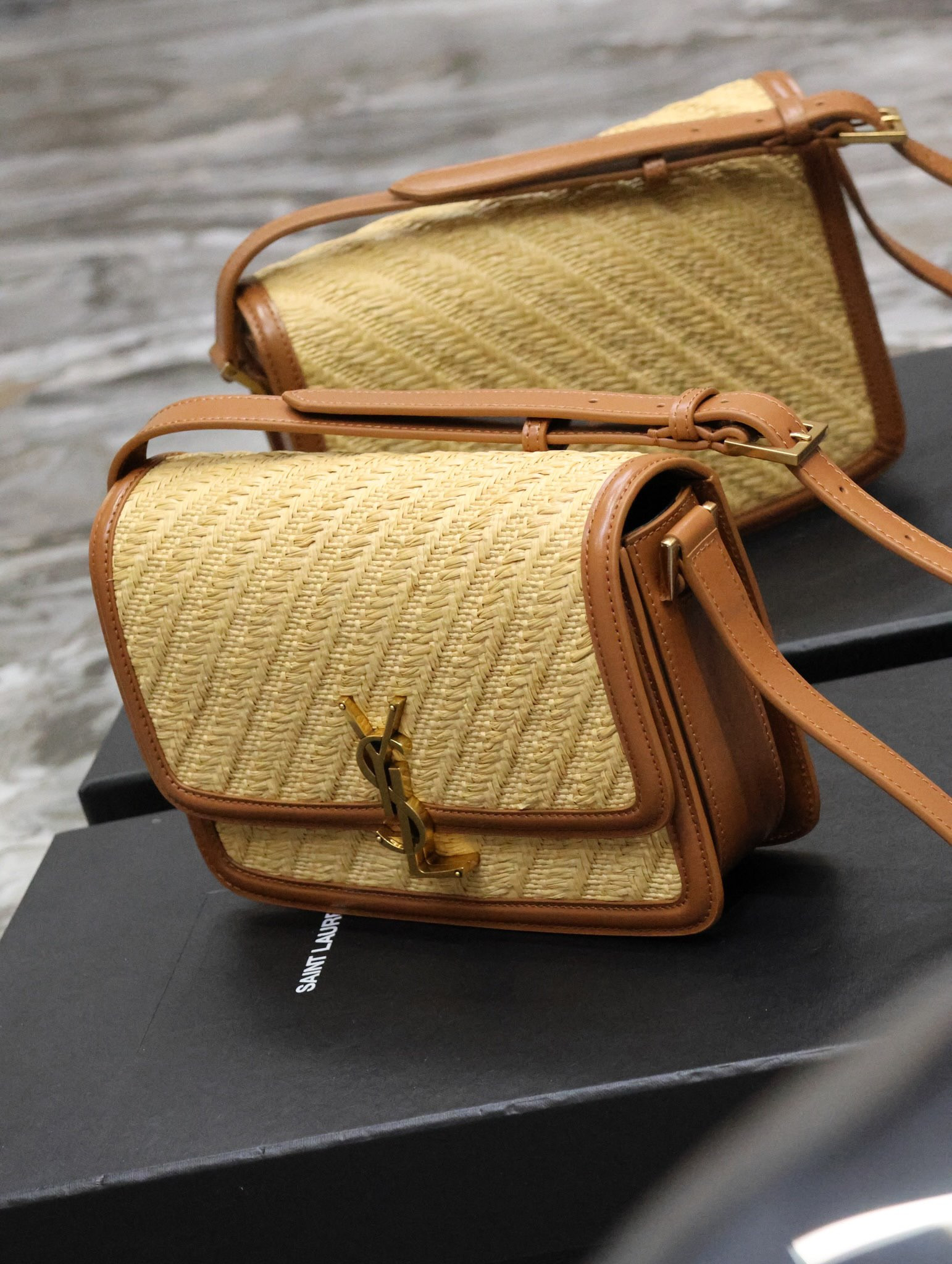 YSL SOLFERINO MEDIUM SATCHEL IN RAFFIA AND VEGETABLE-TANNED LEATHER NATURAL SAND AND BRICK 9.8 X 6.7 X 2 INCHES - Image 4