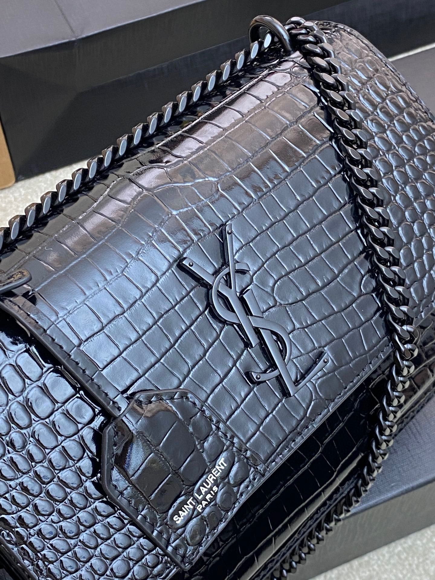 YSL SUNSET MEDIUM IN CROCODILE-EMBOSSED LEATHER NOIR(22*16*6.5cm) - Image 6