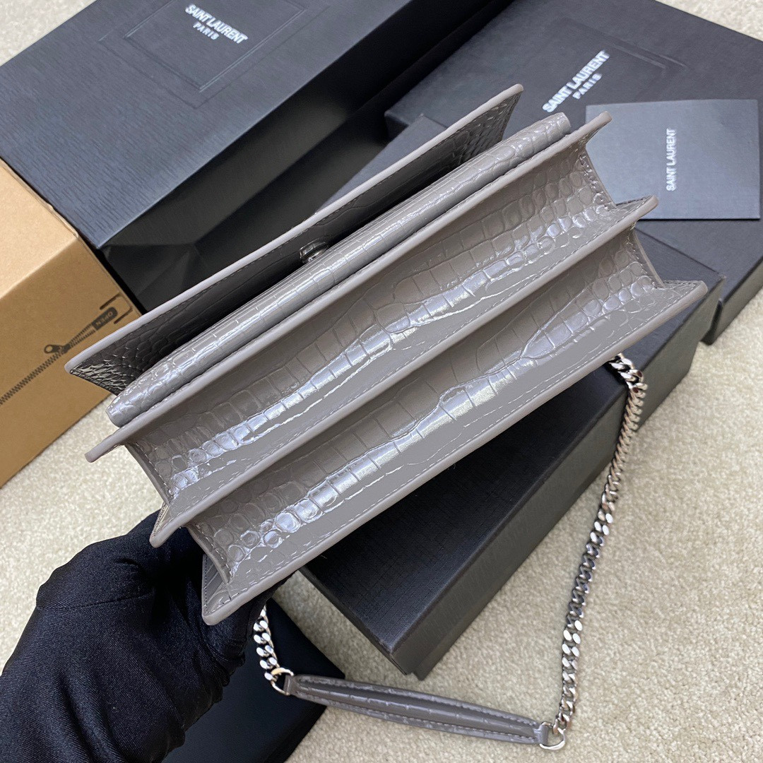 YSL SUNSET MEDIUM IN CROCODILE-EMBOSSED LEATHER GRAY(22*16*6.5cm) - Image 6