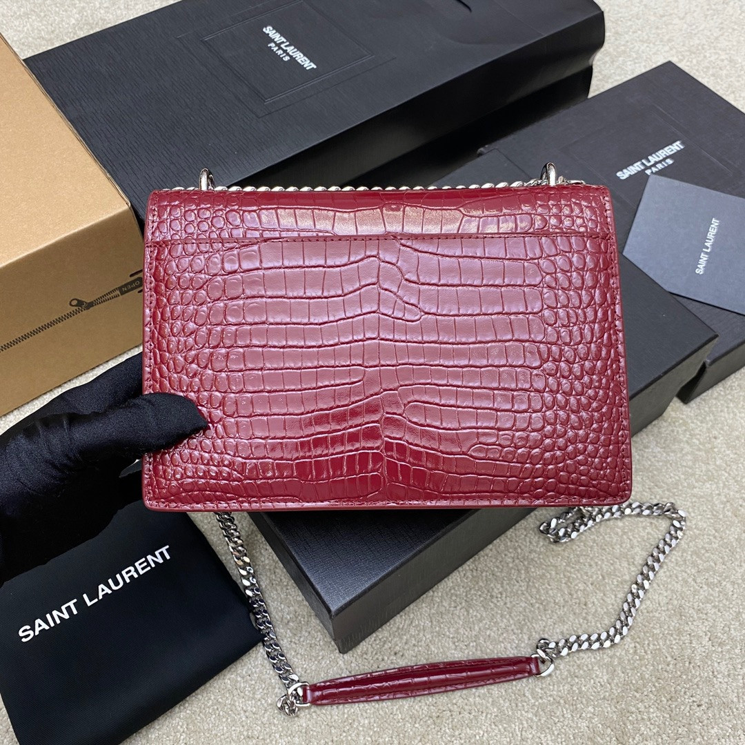 YSL SUNSET MEDIUM IN CROCODILE-EMBOSSED LEATHER RED VELVET (22*16*6.5cm) - Image 3