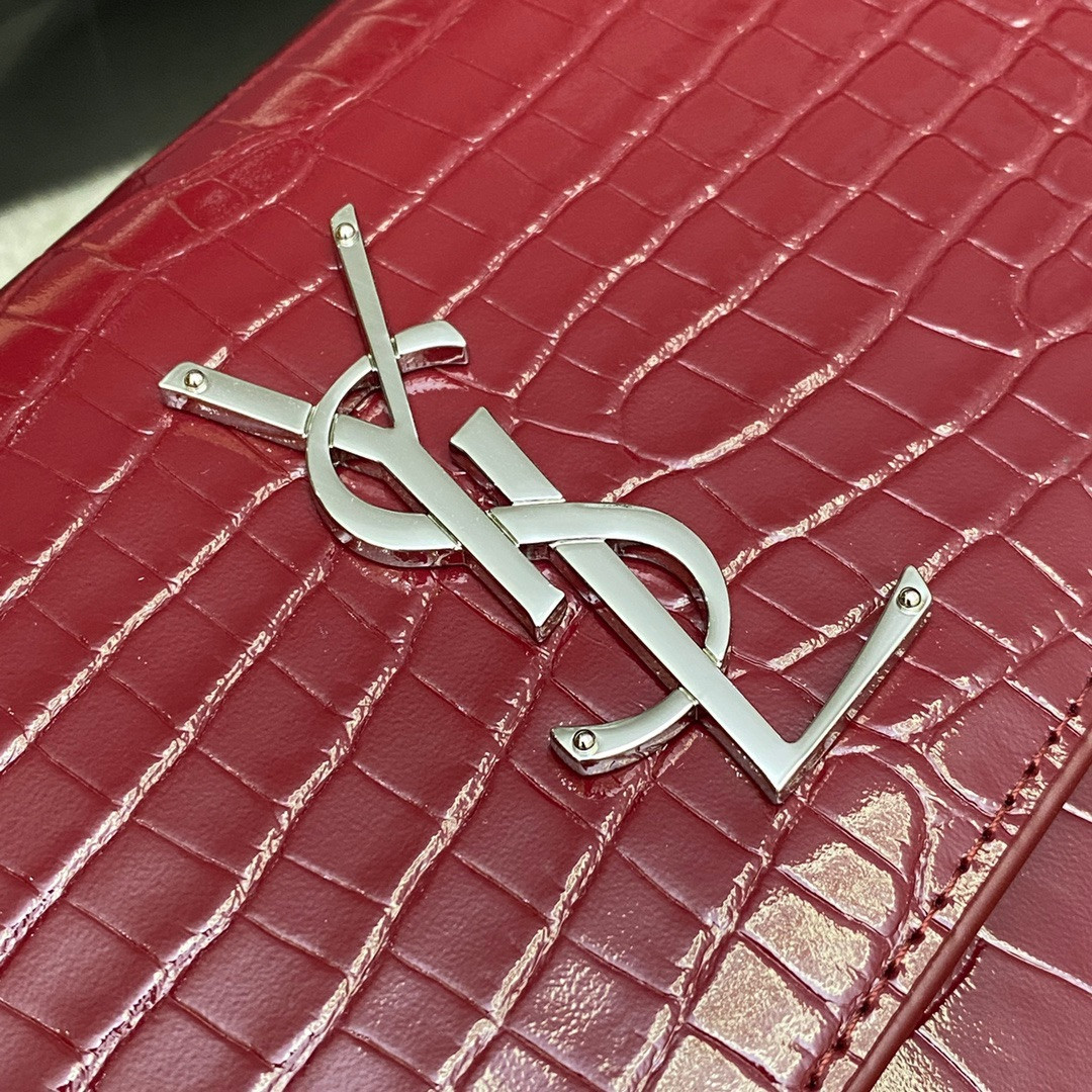 YSL SUNSET MEDIUM IN CROCODILE-EMBOSSED LEATHER RED VELVET (22*16*6.5cm) - Image 5