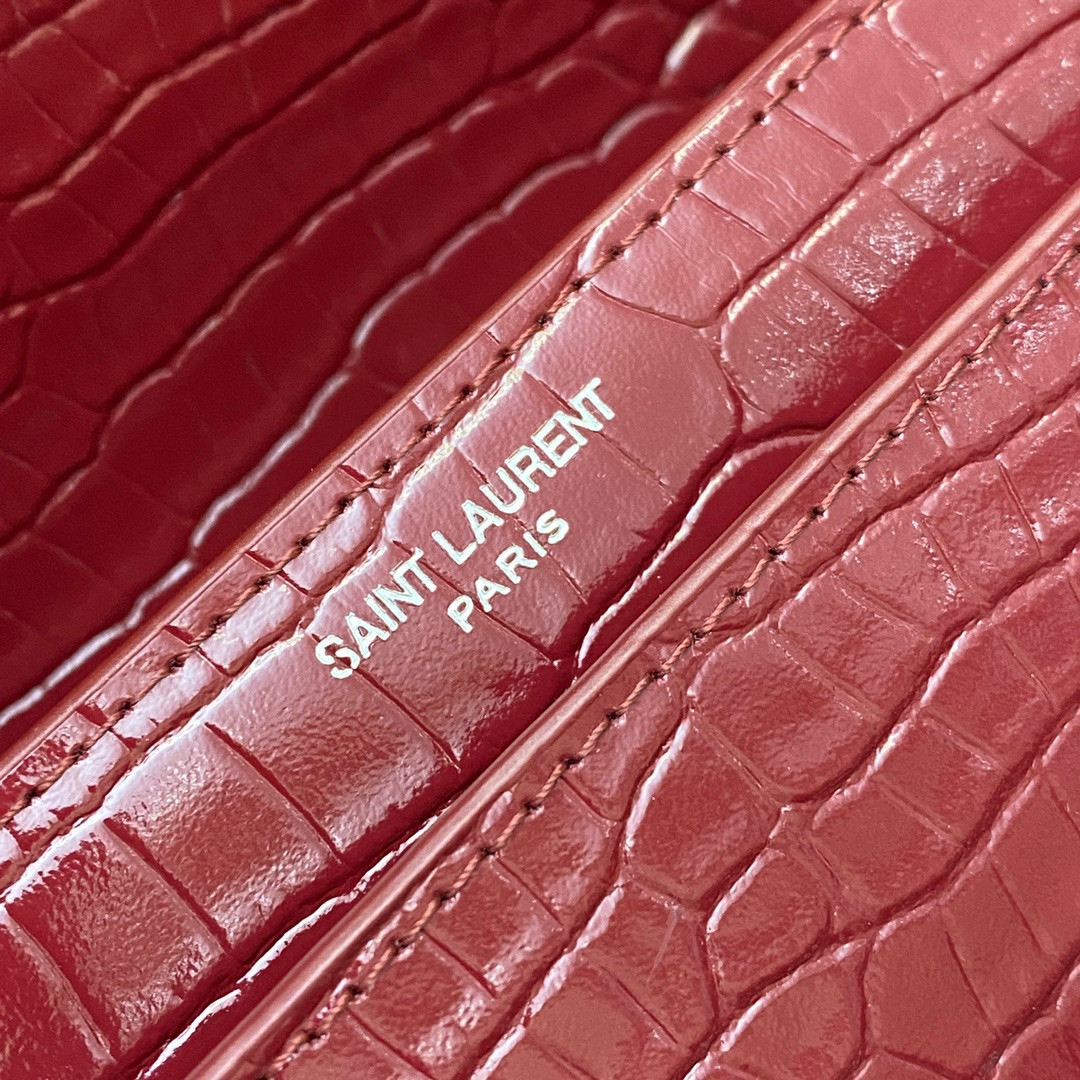 YSL SUNSET MEDIUM IN CROCODILE-EMBOSSED LEATHER RED VELVET (22*16*6.5cm) - Image 7