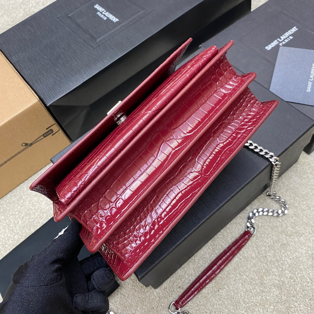 YSL SUNSET MEDIUM IN CROCODILE-EMBOSSED LEATHER RED VELVET (22*16*6.5cm) - Image 9