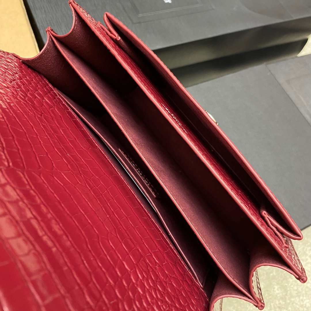 YSL SUNSET MEDIUM IN CROCODILE-EMBOSSED LEATHER RED VELVET (22*16*6.5cm) - Image 10