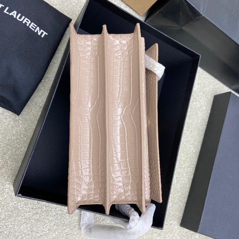 YSL SUNSET MEDIUM IN CROCODILE-EMBOSSED LEATHER DARK BEIGE(22*16*6.5cm) - Image 4