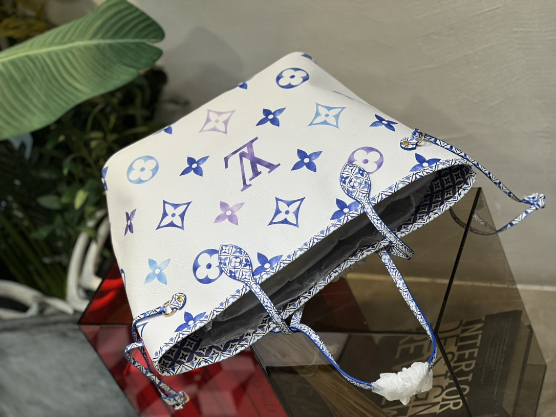 LV M22979 Neverfull MM 12.6 x 11.4 x 6.7 inches Without Box - Image 6