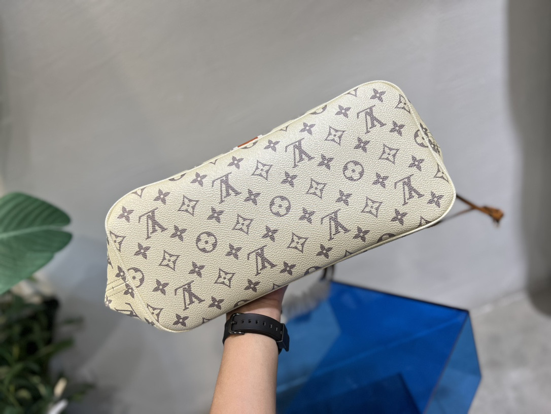 LV M40955 Neverfull MM 12.6 x 11.4 x 6.7 inches Without Box - Image 5