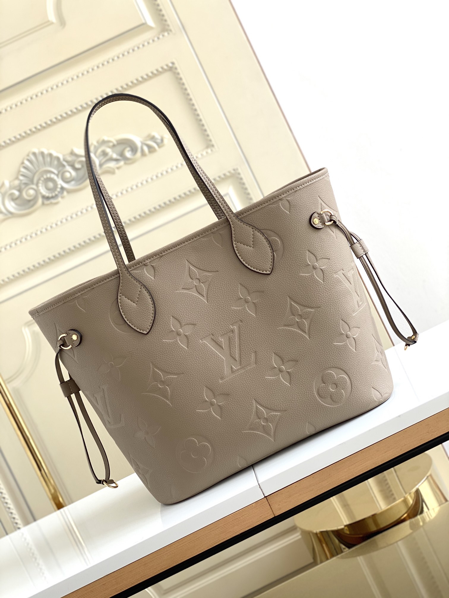LV M45686 Neverfull MM 12.6 x 11.4 x 6.7 inches Without Box - Image 3