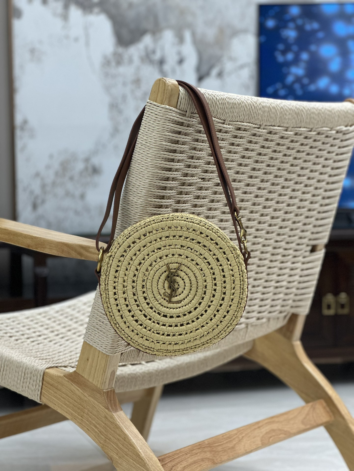 YSL ROUND BAG IN RAFFIA AND VEGETABLE-TANNED LEATHER Color Natural - Image 2