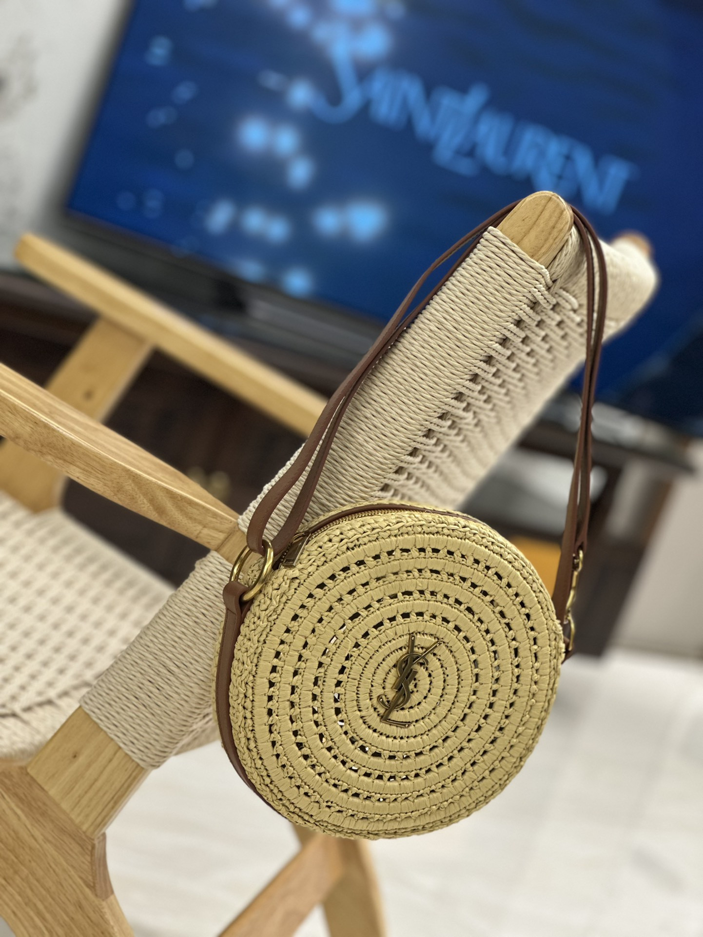 YSL ROUND BAG IN RAFFIA AND VEGETABLE-TANNED LEATHER Color Natural - Image 3
