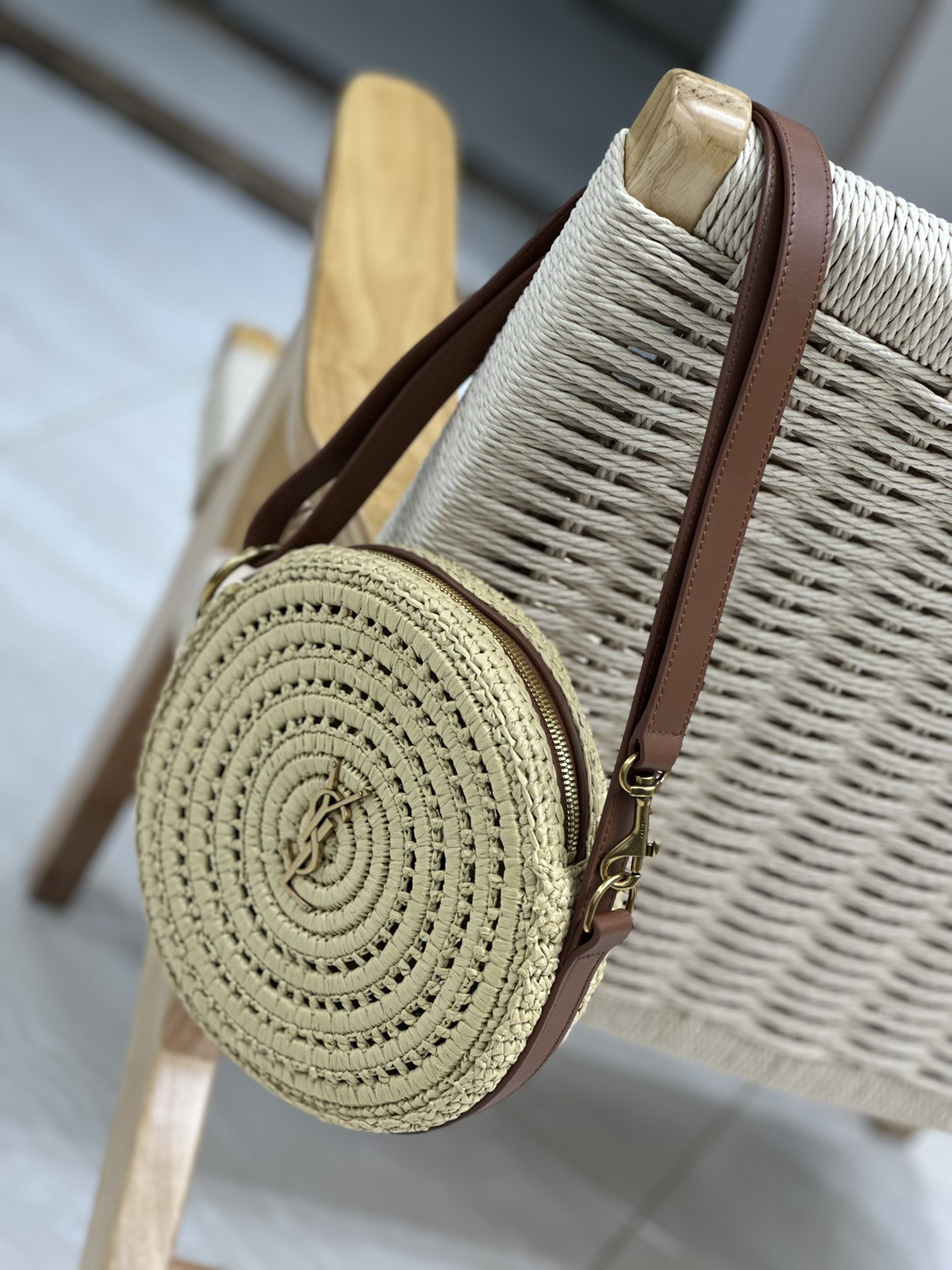 YSL ROUND BAG IN RAFFIA AND VEGETABLE-TANNED LEATHER Color Natural - Image 6