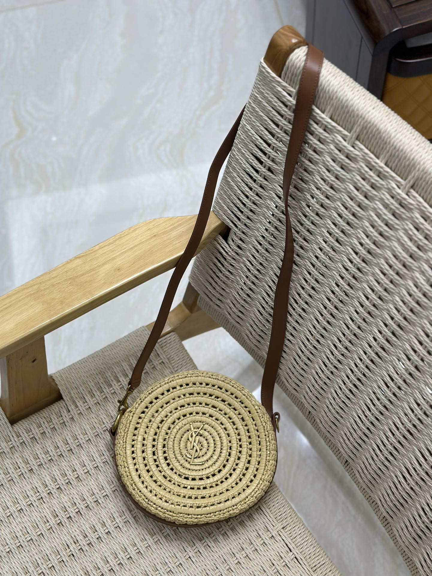 YSL ROUND BAG IN RAFFIA AND VEGETABLE-TANNED LEATHER Color Natural - Image 10