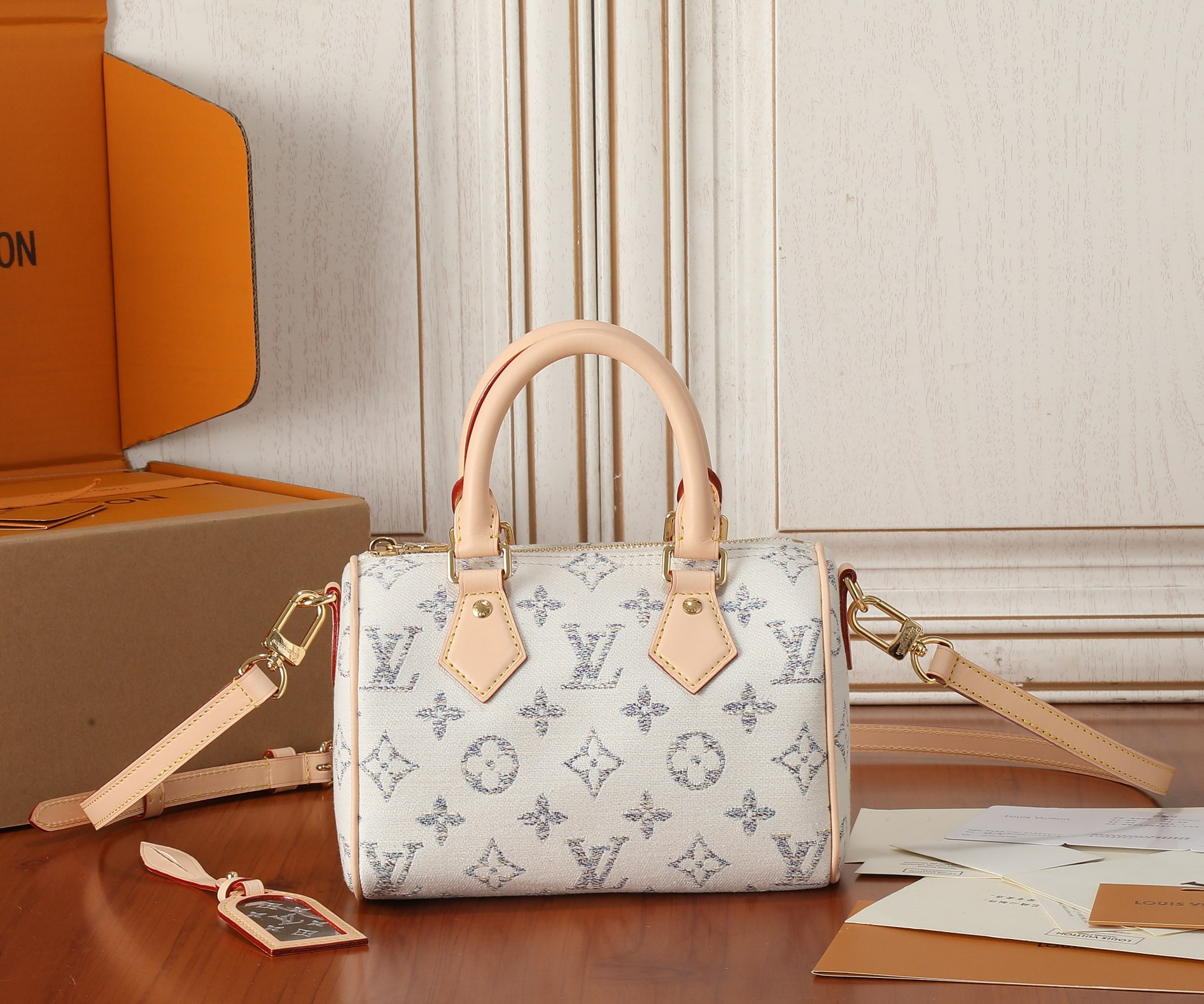 LV Speedy Bandoulie?re 20 M24709 8.1 x 5.3 x 4.7 inches