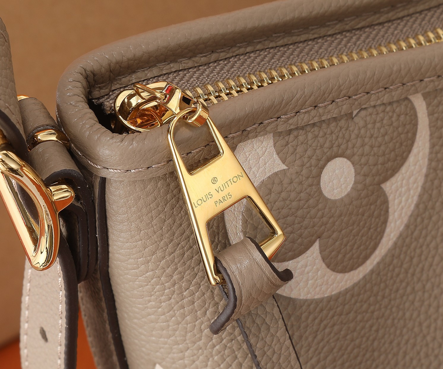 LV CarryAll PM M47180 11.6x9.4x4.7 inches - Image 5