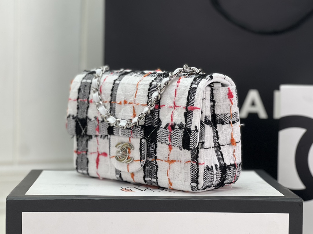 CHANEL MINI CLASSIC 11.12 HANDBAG Tweed Silver-Tone Metal 4.7 * 7.8 * 2.3 in - Image 3