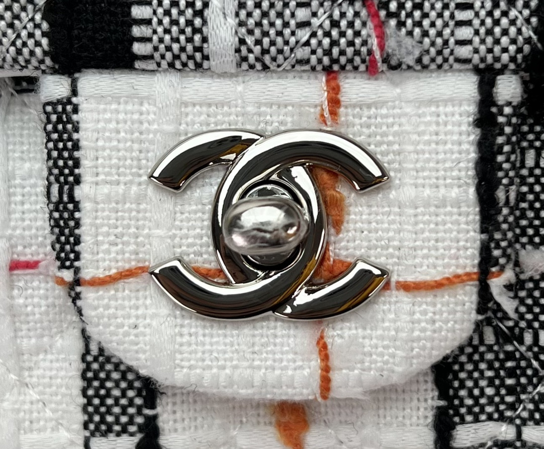 CHANEL MINI CLASSIC 11.12 HANDBAG Tweed Silver-Tone Metal 4.7 * 7.8 * 2.3 in - Image 5