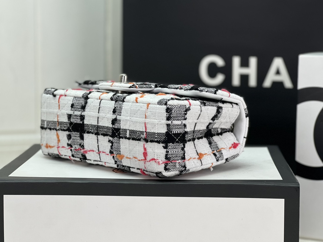 CHANEL MINI CLASSIC 11.12 HANDBAG Tweed Silver-Tone Metal 4.7 * 7.8 * 2.3 in - Image 6