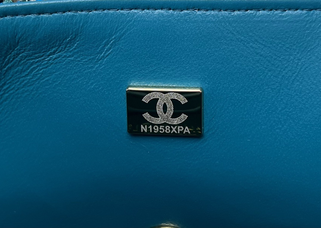 CHANEL MINI CLASSIC 11.12 HANDBAG Tweed Gold-Tone Metal 4.7 * 7.8 * 2.3 in - Image 10