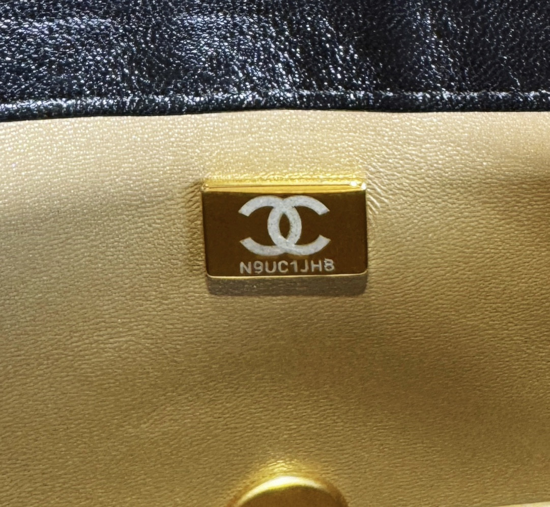 CHANEL CLASSIC HANDBAG Pearl Chain 13x20.5x6.5cm - Image 10