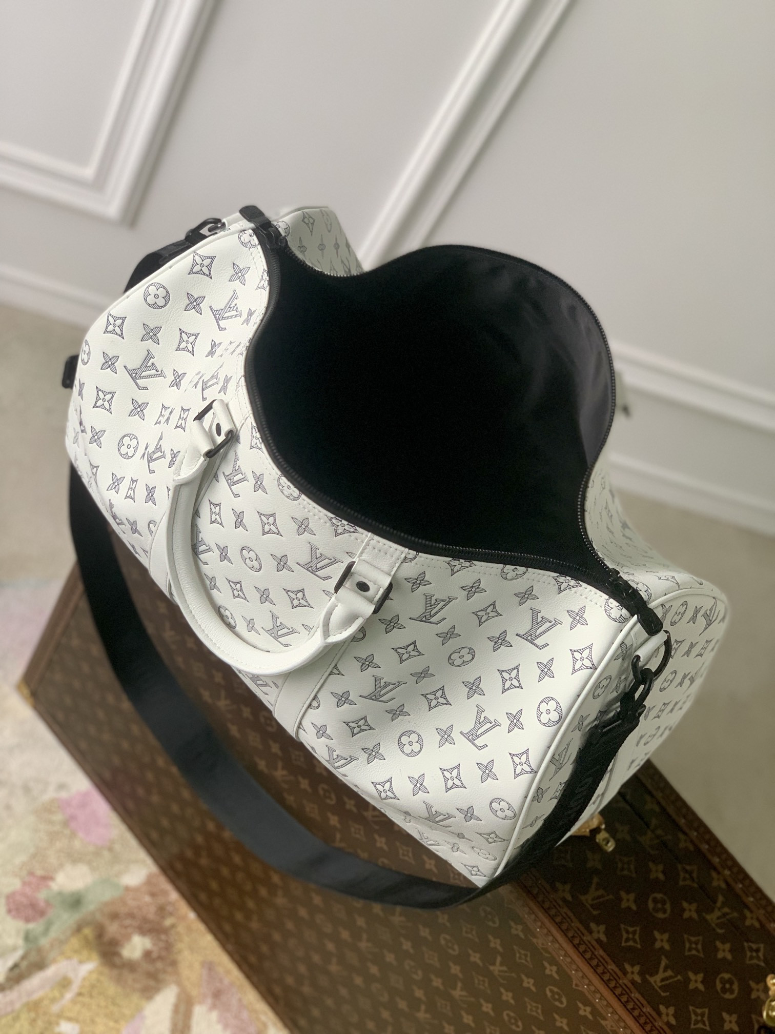 LV Keepall Bandoulière 50 M24954 19.7 x 11.4 x 9.1 inches - Image 9