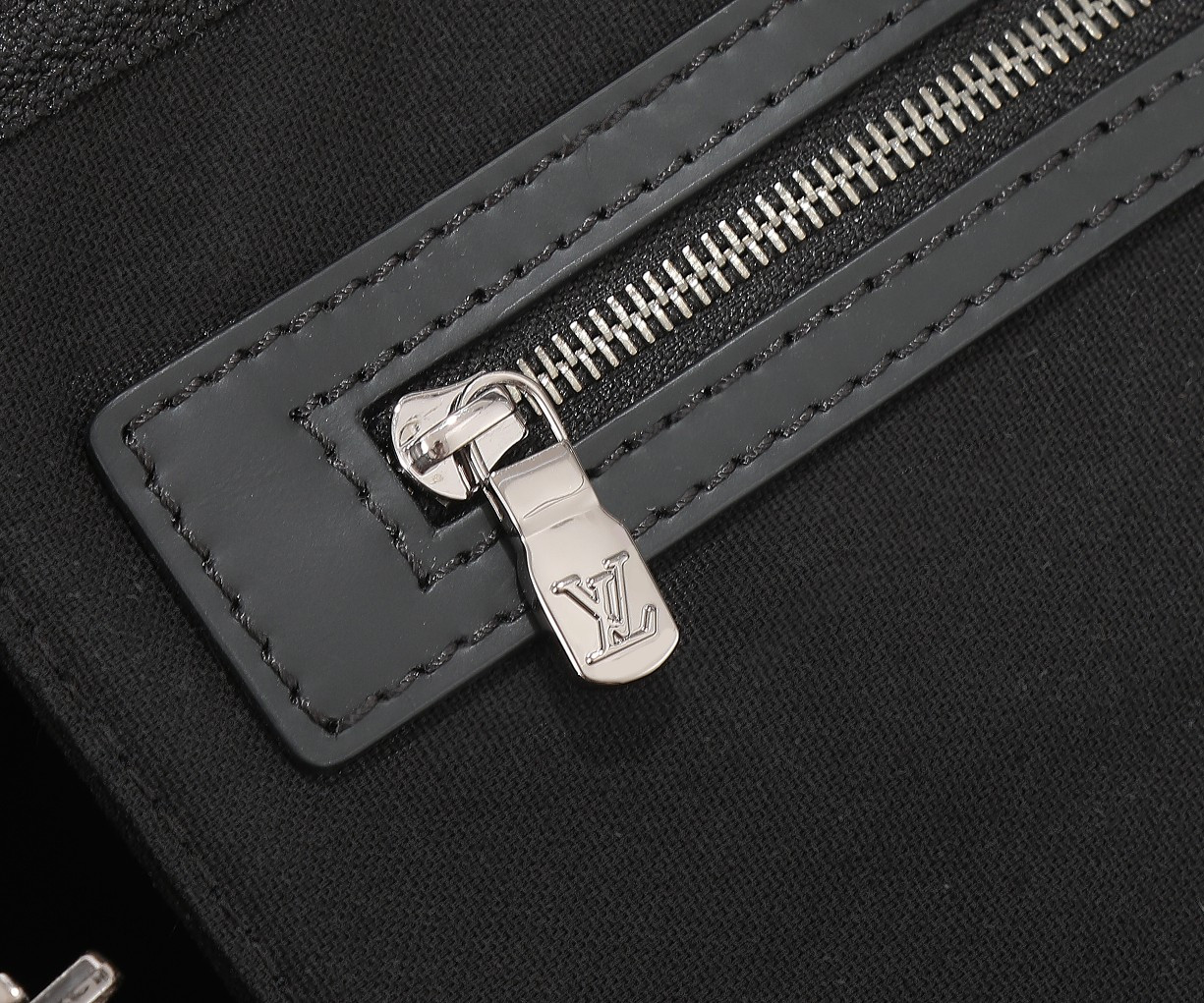 Louis Vuitton Keepall Bandoulière 55 M40605 - Image 9