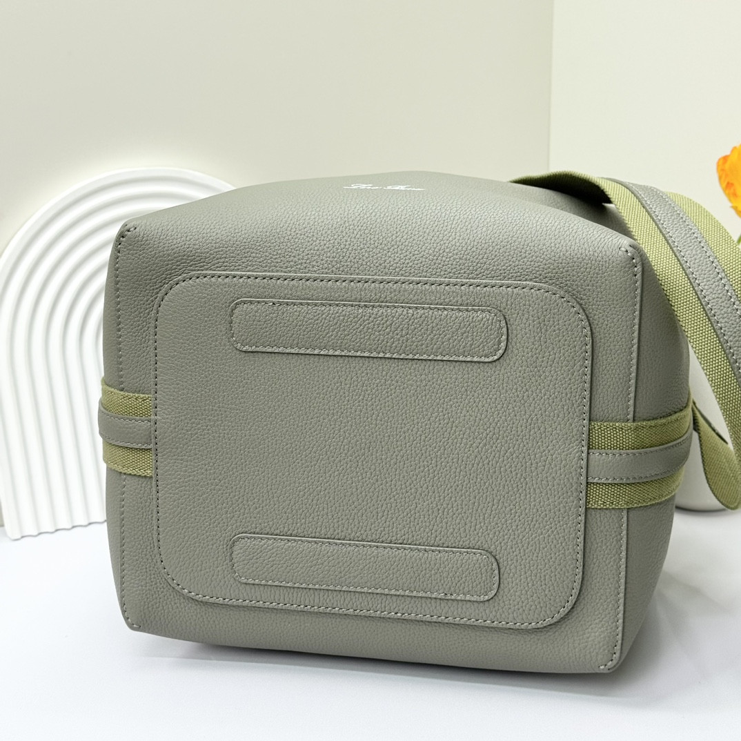 Loro Piana Large Bale Bag Grained Calfskin 24 x 20 x 27 cm - Image 4