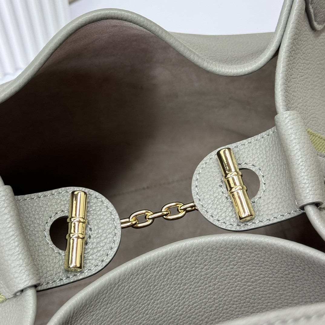 Loro Piana Large Bale Bag Grained Calfskin 24 x 20 x 27 cm - Image 8