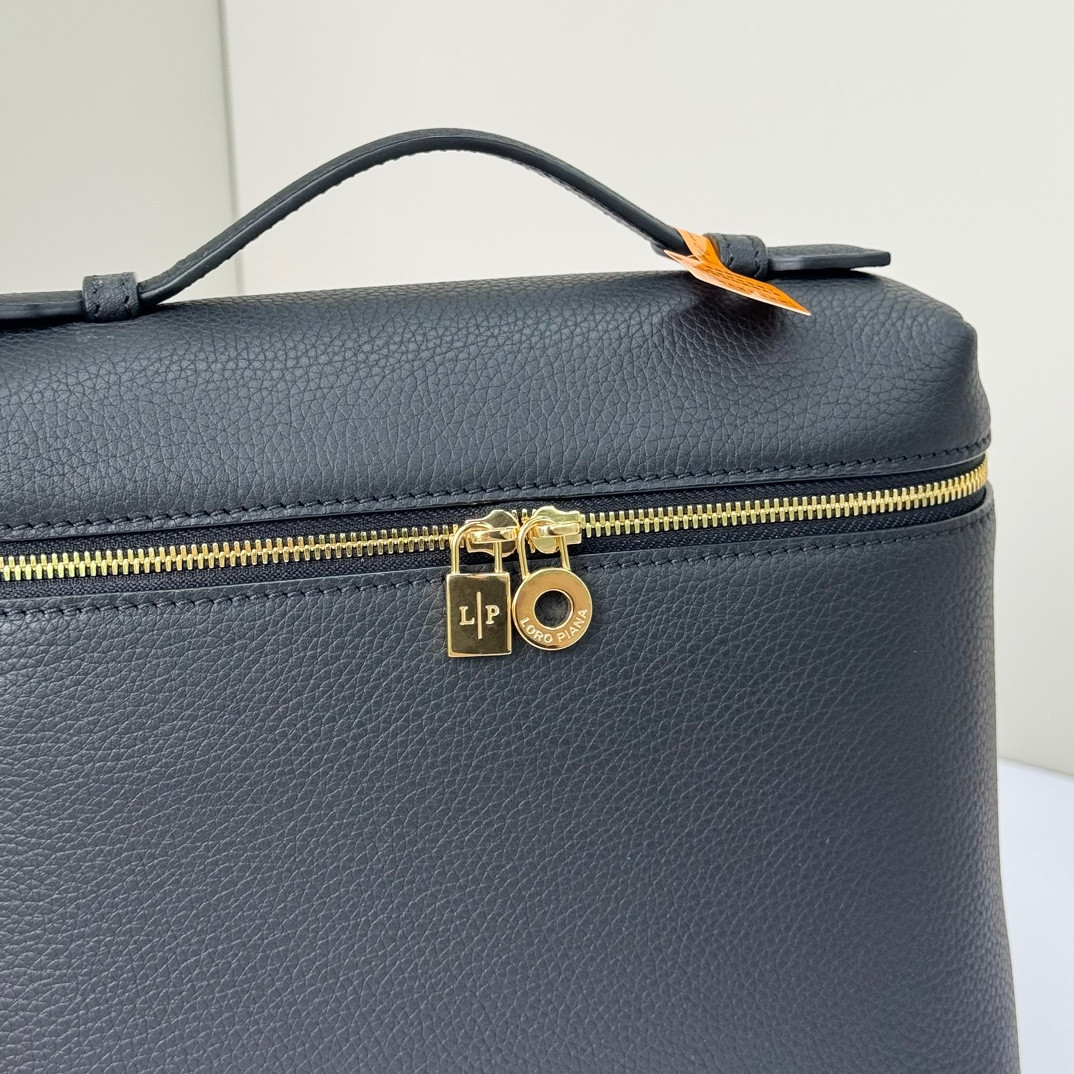 Loro Piana Extra Pocket backpack L23.5 Grained Calfskin 23 x 21 x 8 cm - Image 6