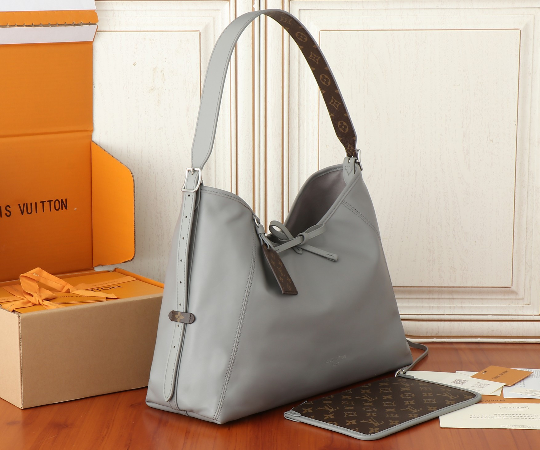 LV CarryAll Dark M12583 (39*30*15cm) - Image 3
