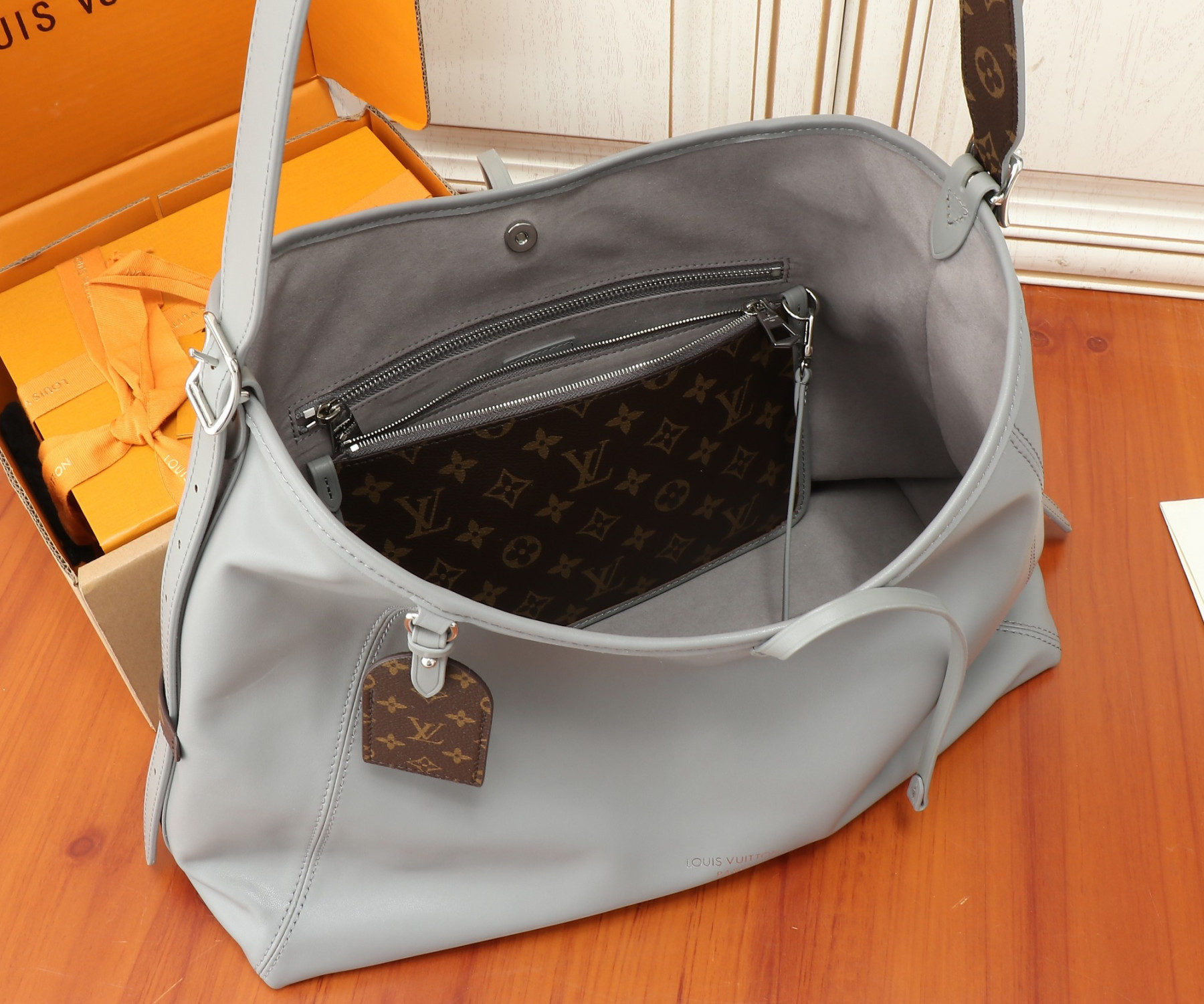 LV CarryAll Dark M12583 (39*30*15cm) - Image 6