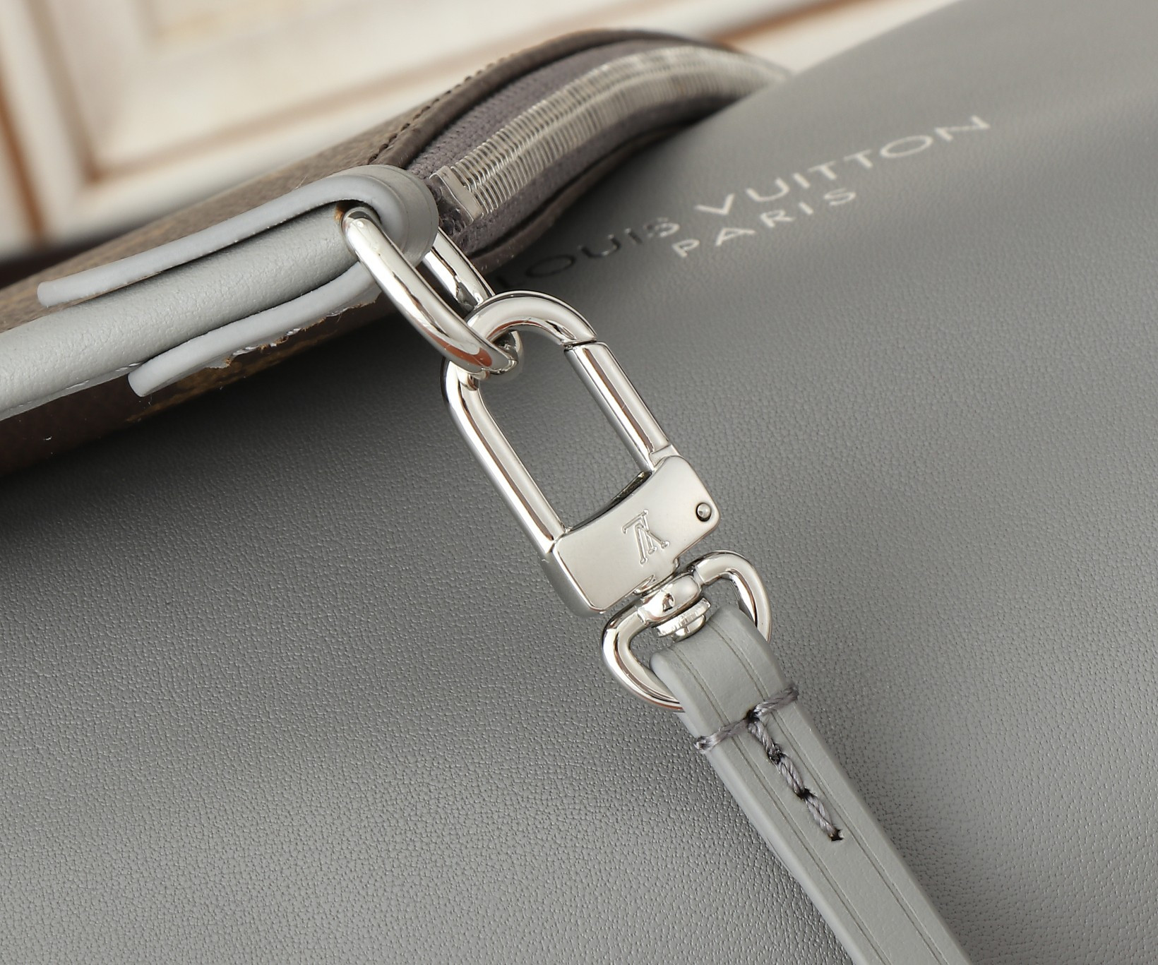 LV CarryAll Dark M12583 (39*30*15cm) - Image 8