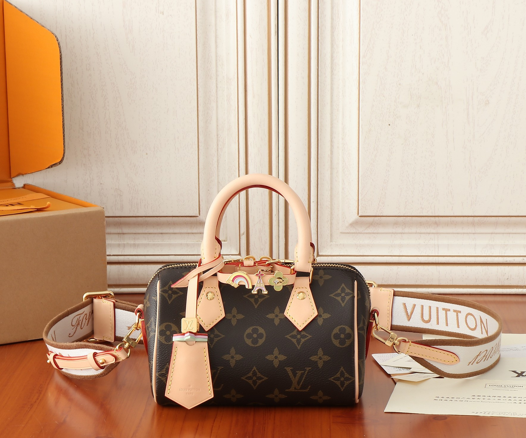 LV Speedy 18 M46970 18x12.5x11CM - Image 2