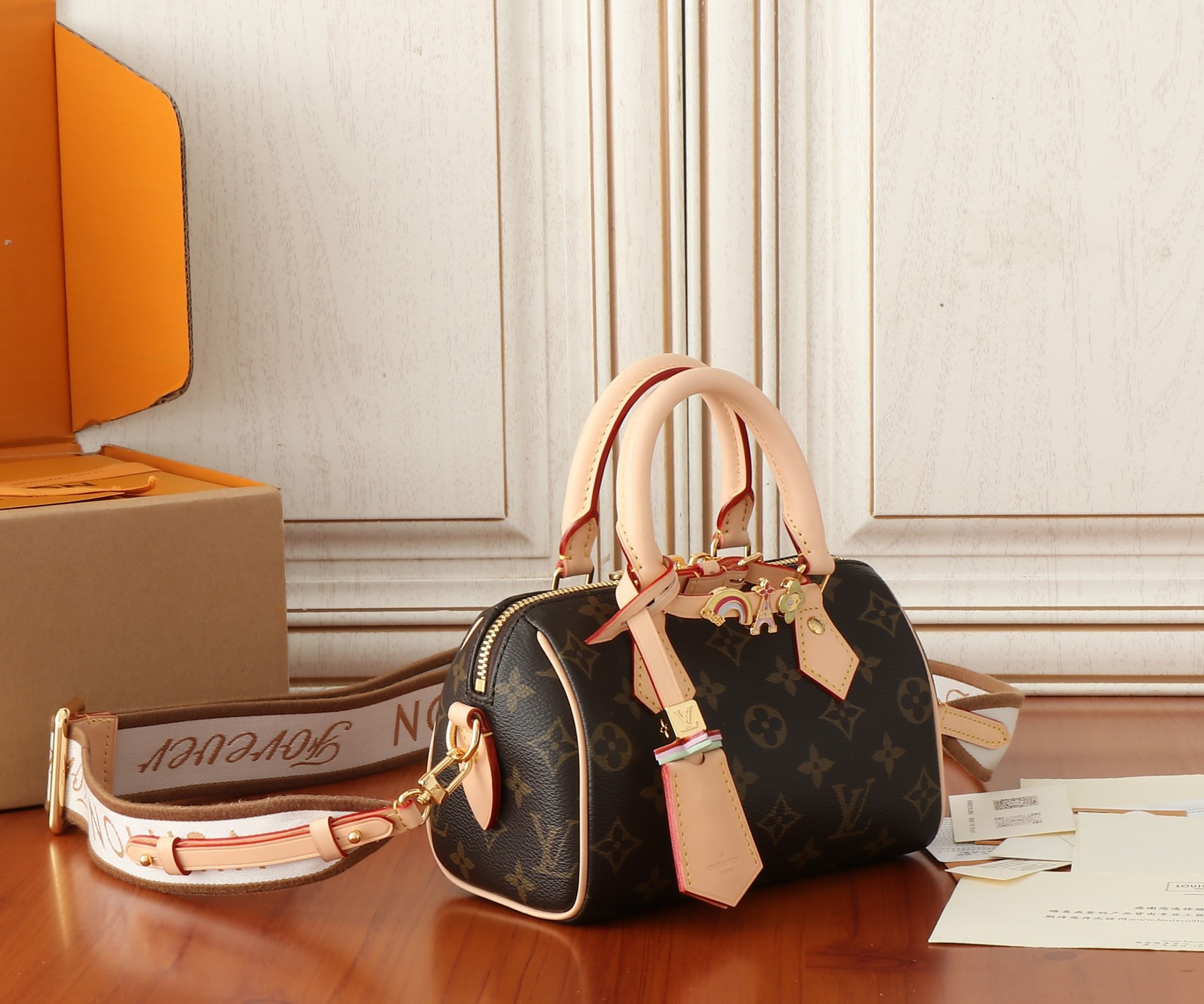 LV Speedy 18 M46970 18x12.5x11CM - Image 3