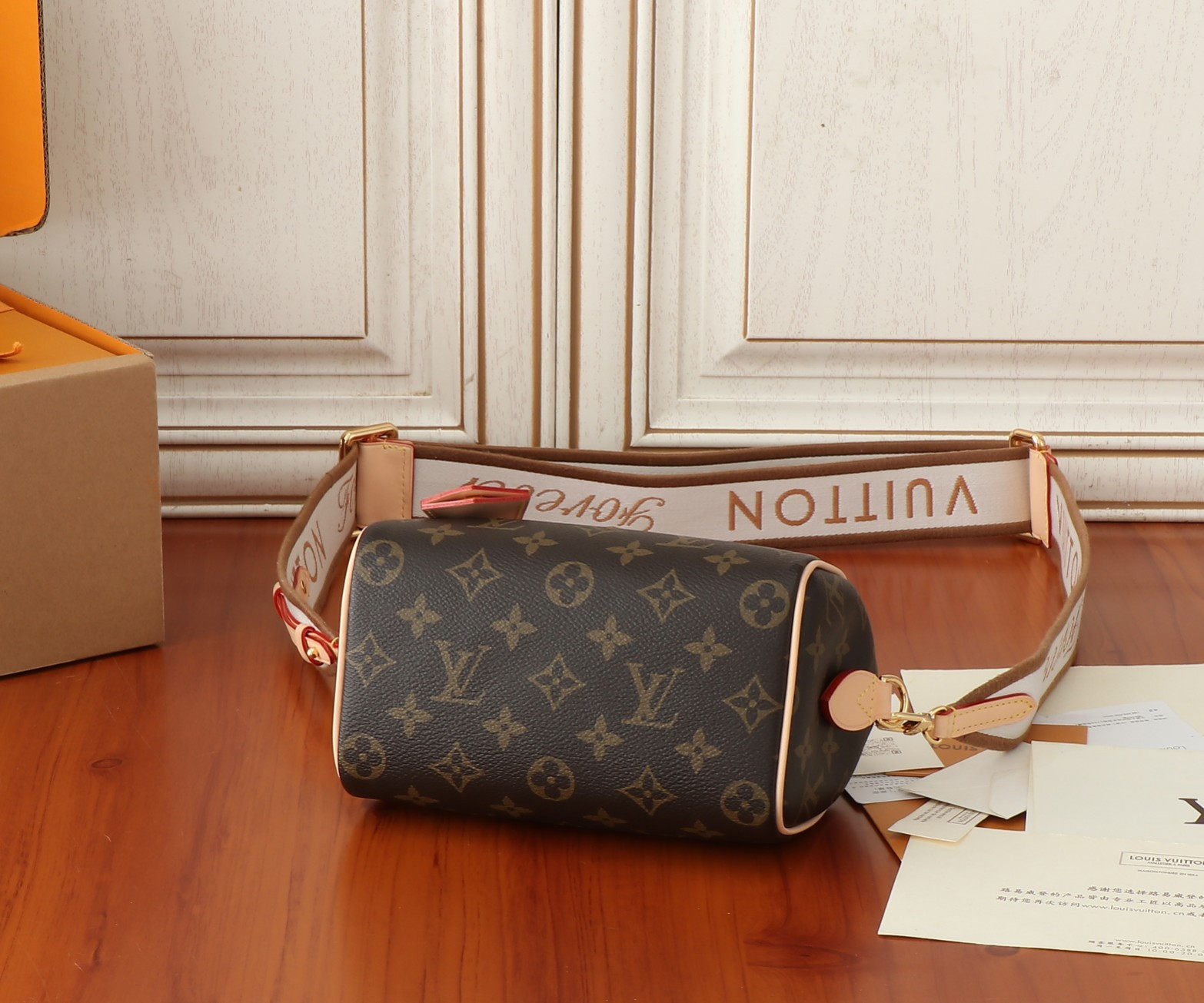 LV Speedy 18 M46970 18x12.5x11CM - Image 5