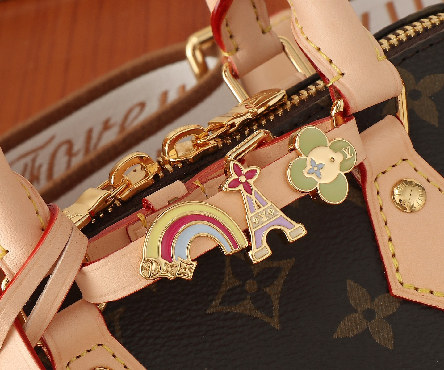 LV Speedy 18 M46970 18x12.5x11CM - Image 10