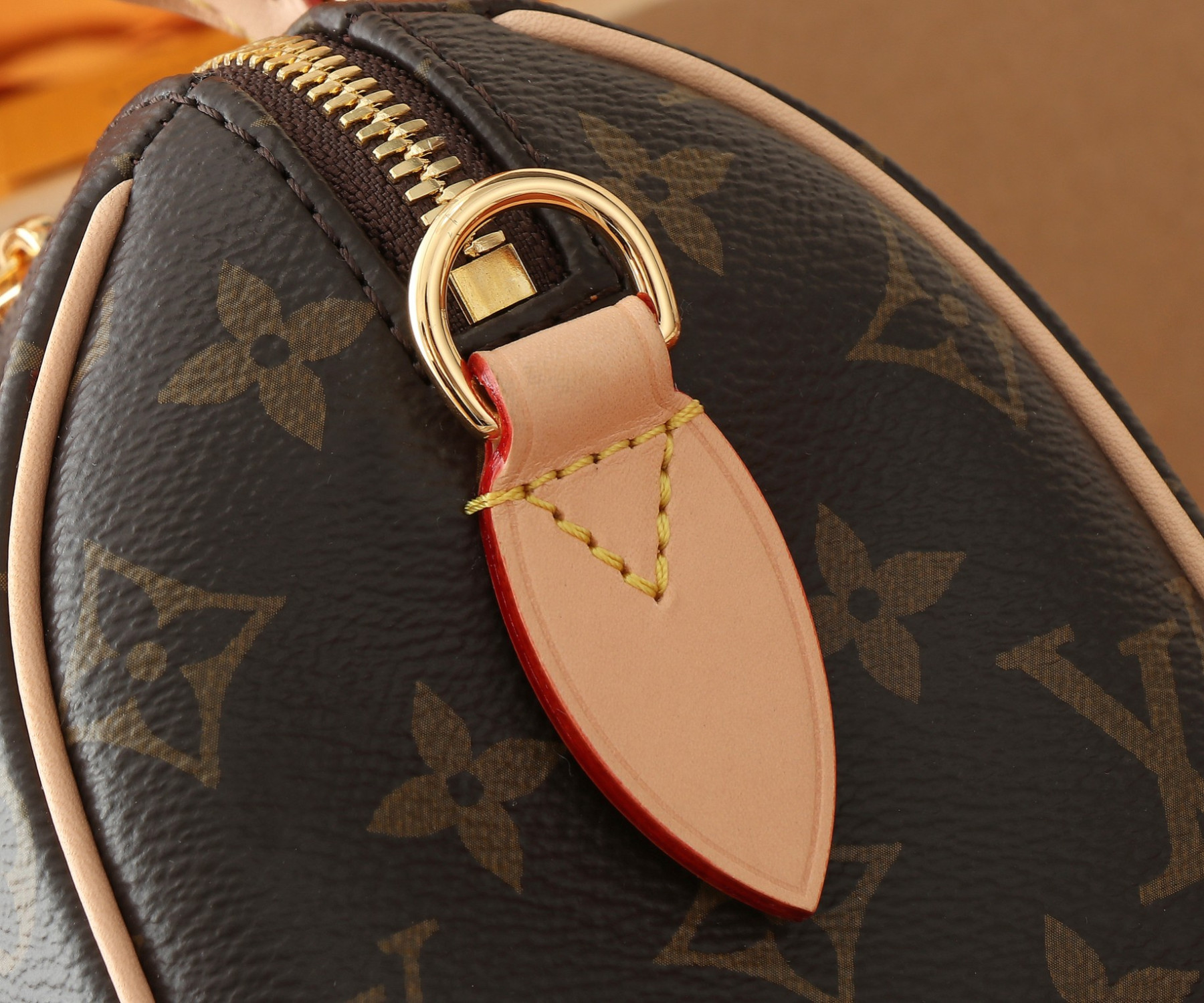LV Speedy 18 M46970 18x12.5x11CM - Image 7