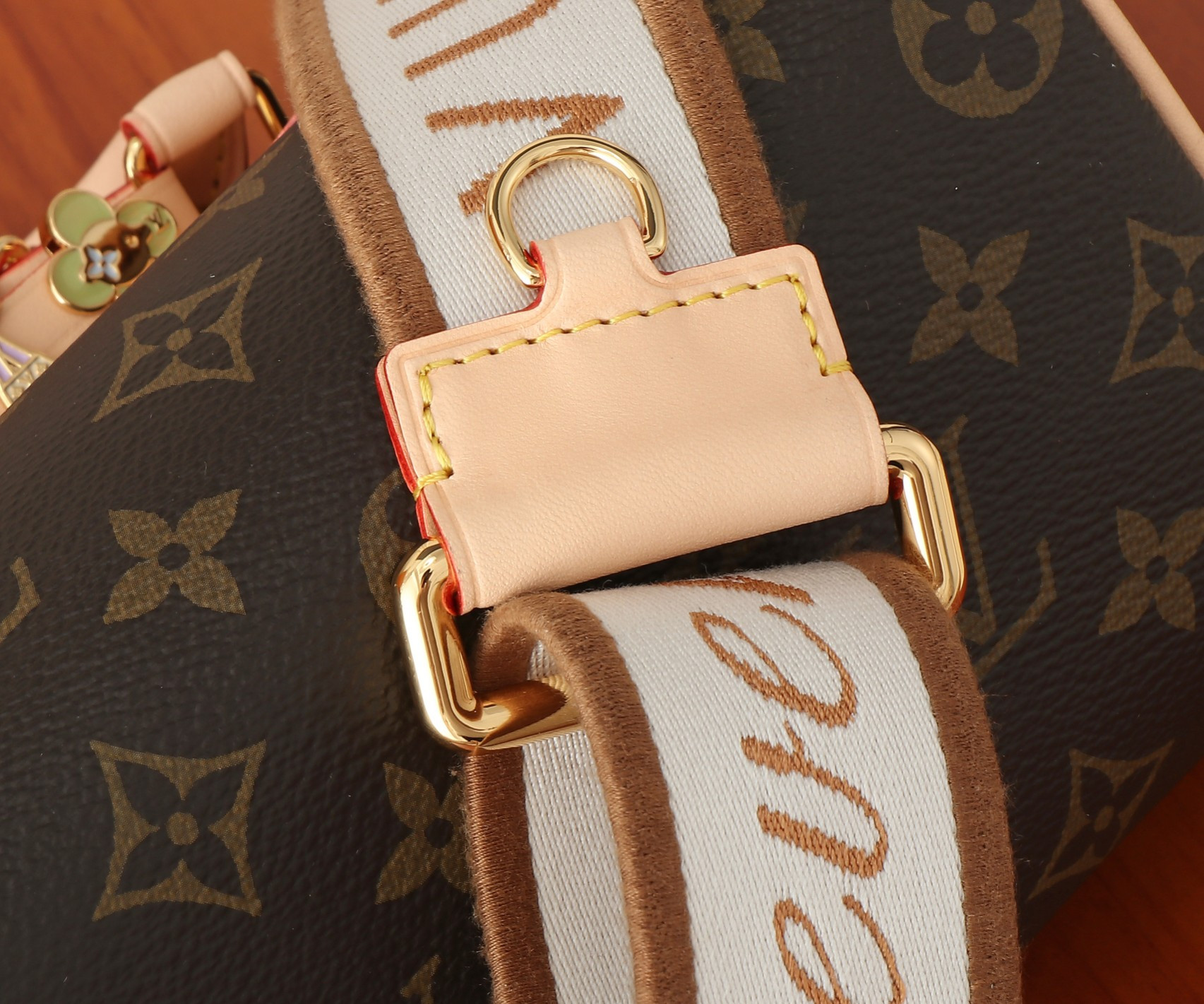 LV Speedy 18 M46970 18x12.5x11CM - Image 8