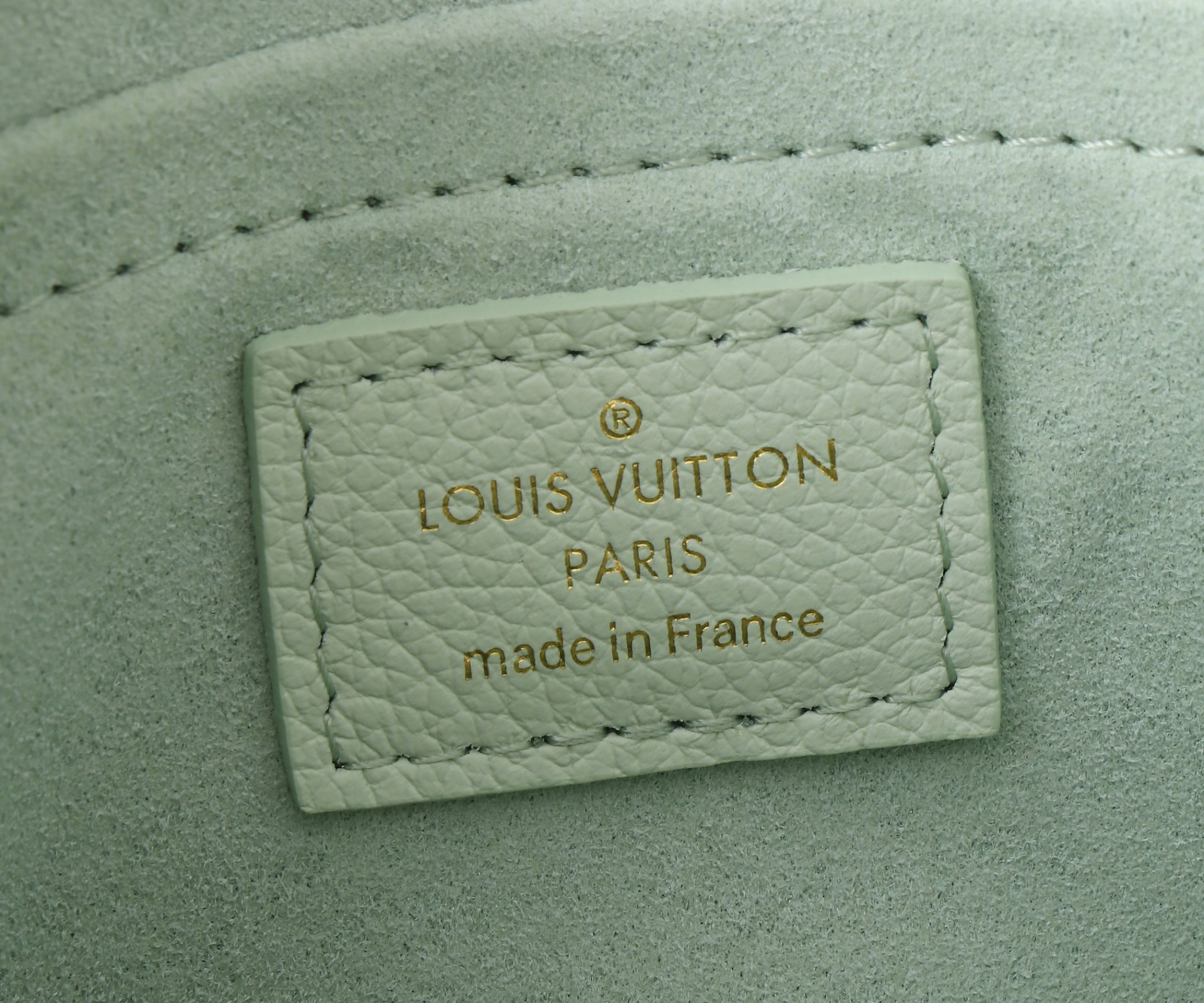 LV Speedy 18 M24605 18x12.5x11CM - Image 10
