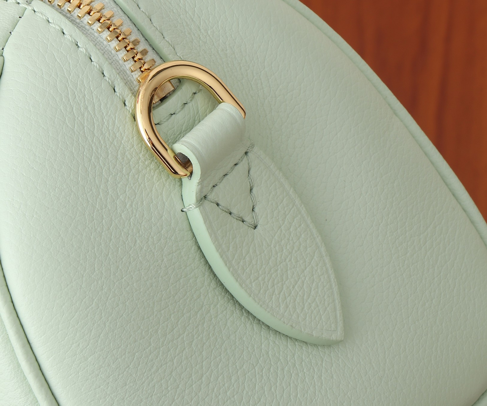 LV Speedy 18 M24605 18x12.5x11CM - Image 13