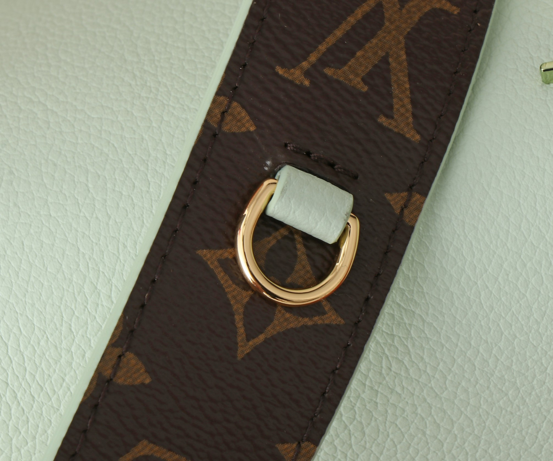 LV Speedy 18 M24605 18x12.5x11CM - Image 15