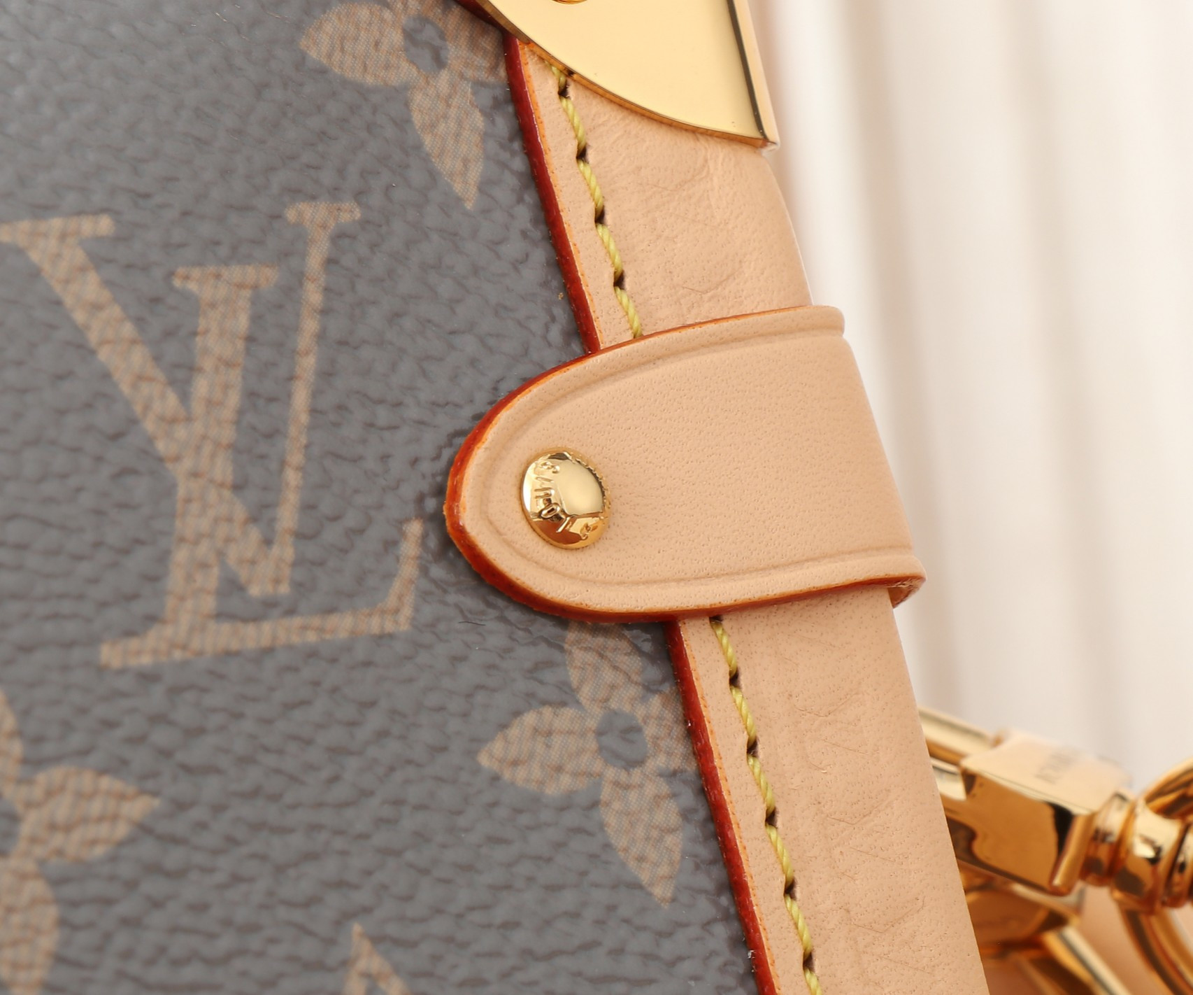 LV Side Trunk M12428 (21x14x6CM) - Image 8