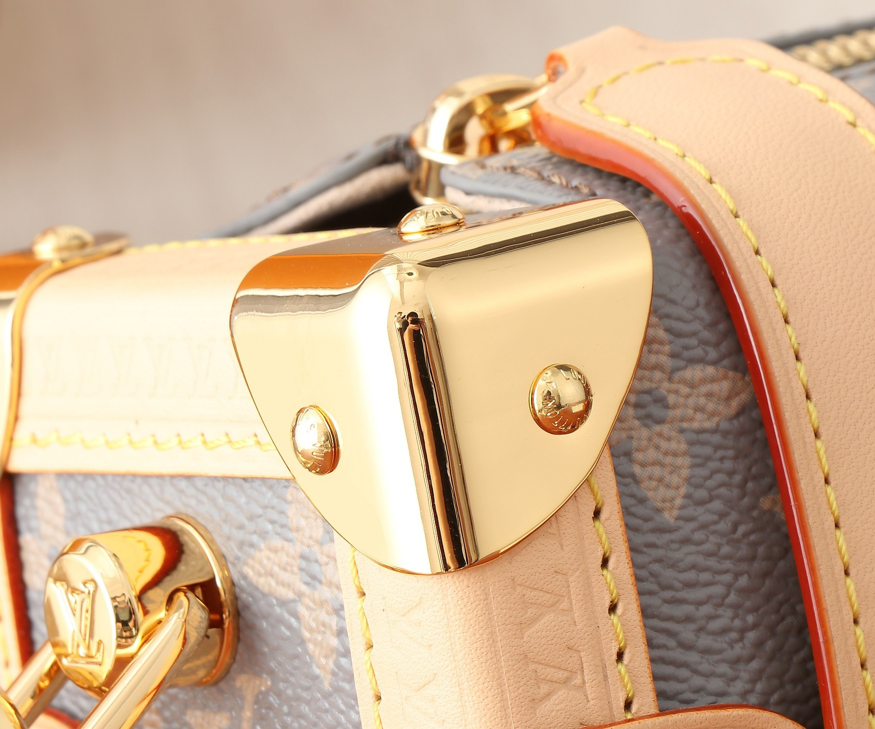 LV Side Trunk M12428 (21x14x6CM) - Image 9