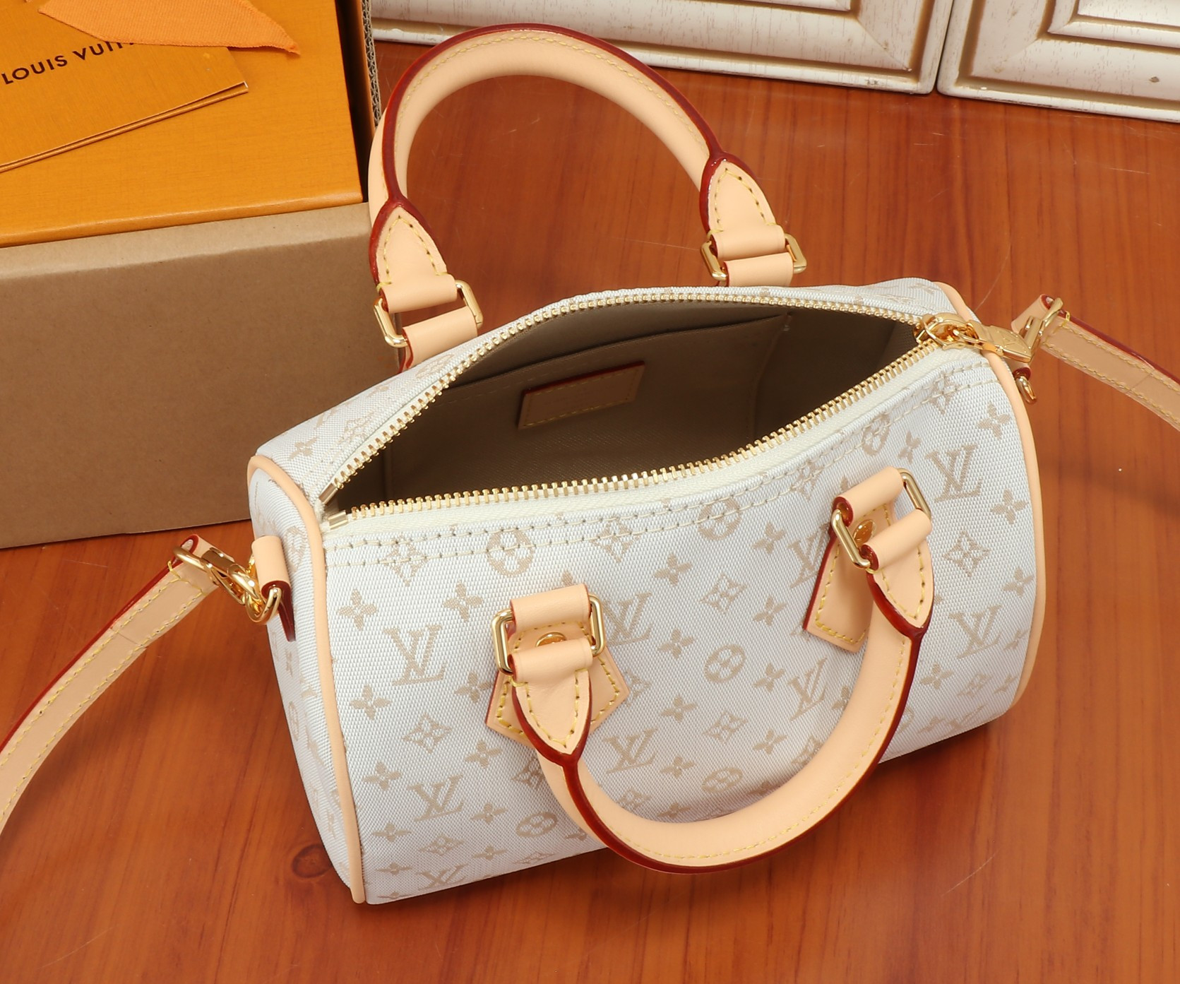 LV 24SS Speedy Bandoulière 20 M12747 20.5x13.5x12CM - Image 6