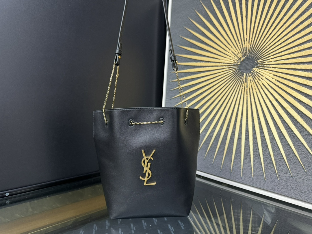 YSL POCHON in lambskin 20x24x3cm