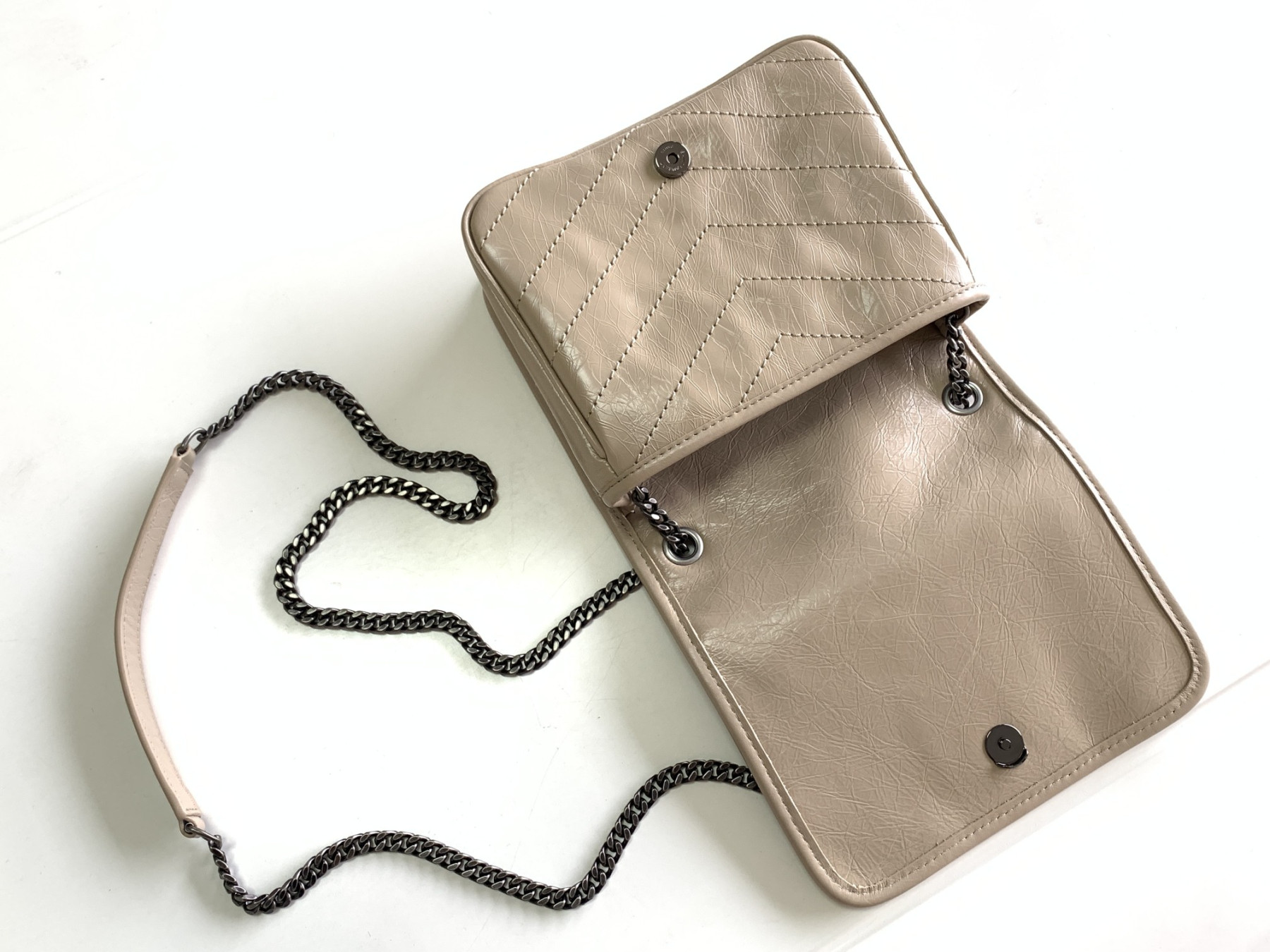 YSL NIKI CHAIN WALLET IN SHINY LEATHER WHITE 19 x 15 x 6 CM - Image 7