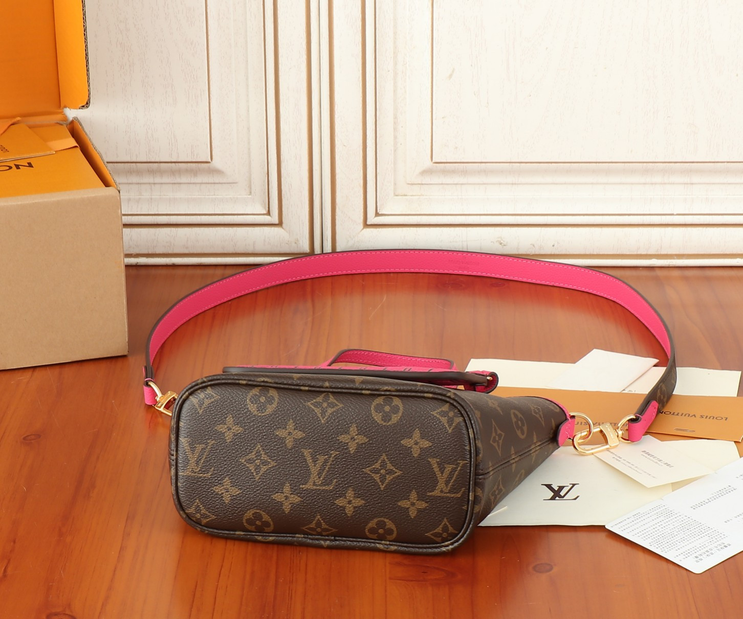 LV Neverfull Bandoulière Inside Out BB M12106 24x14x9cm - Image 5