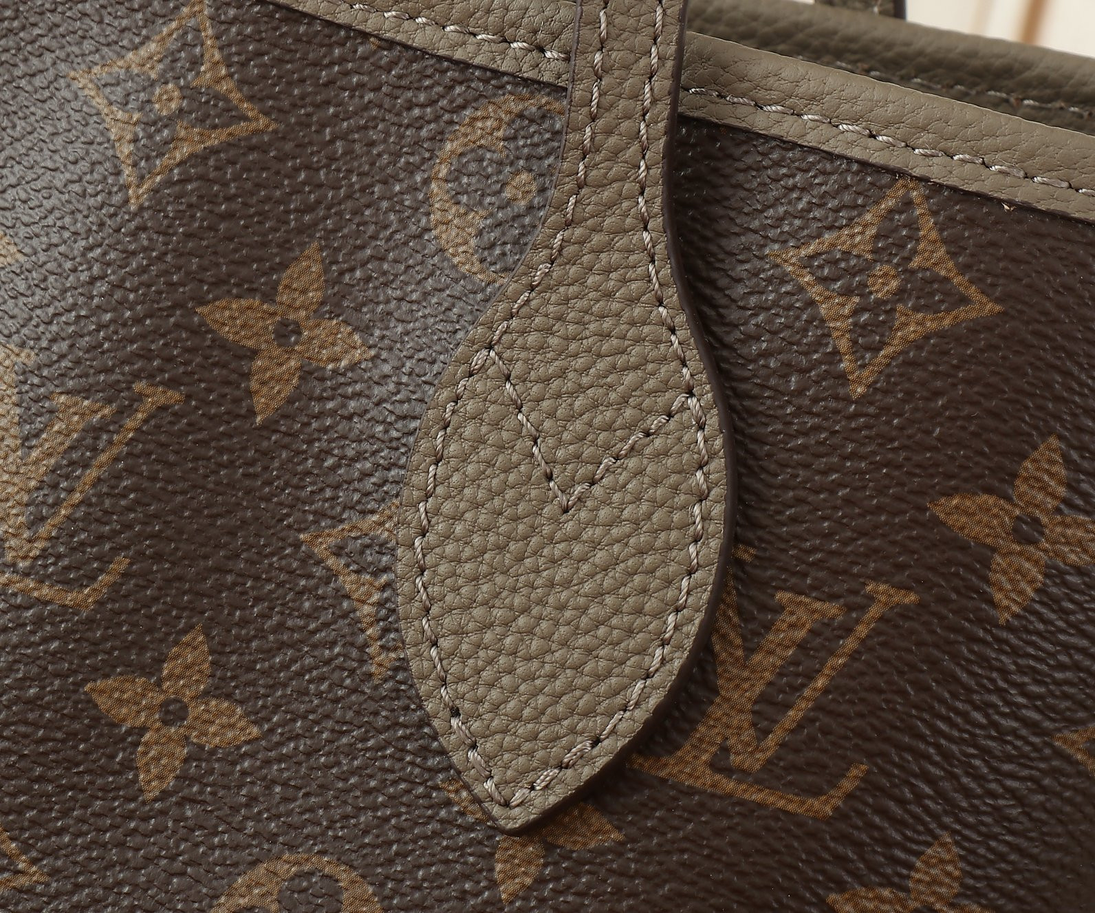 LV Neverfull Bandoulière Inside Out BB M12109 24x14x9cm - Image 5