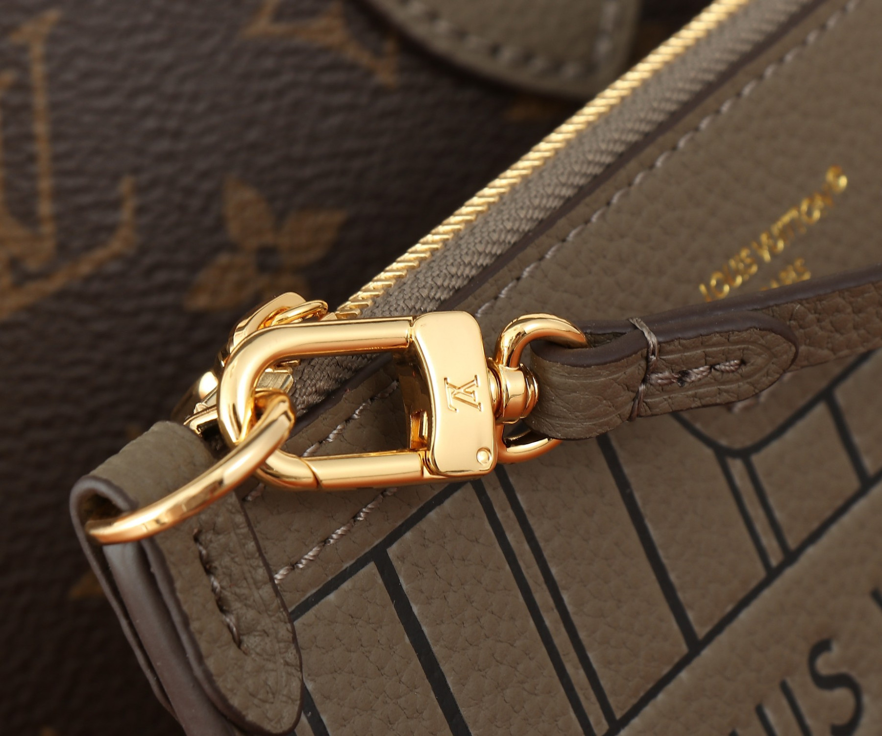 LV Neverfull Bandoulière Inside Out BB M12109 24x14x9cm - Image 6