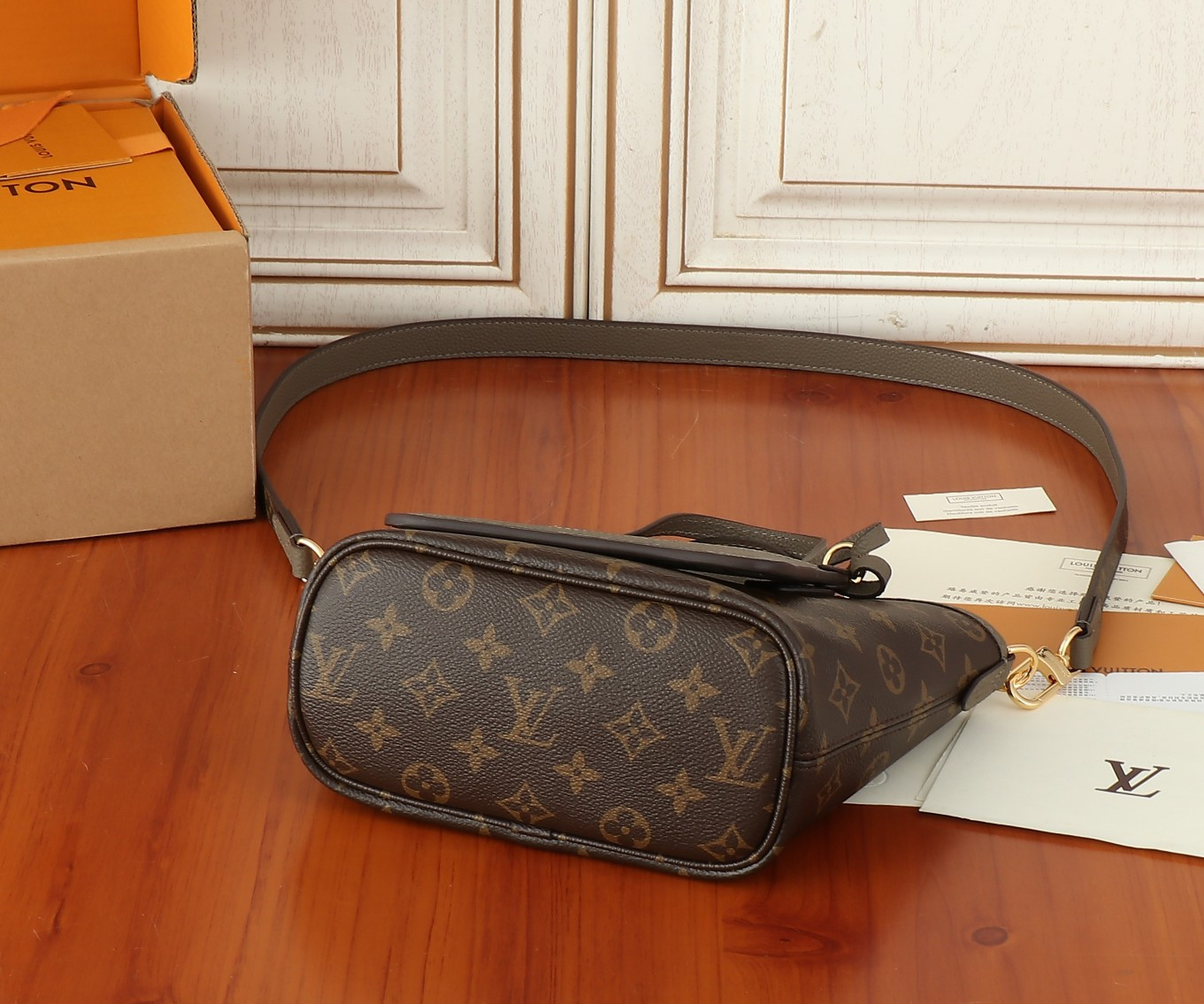 LV Neverfull Bandoulière Inside Out BB M12109 24x14x9cm - Image 9
